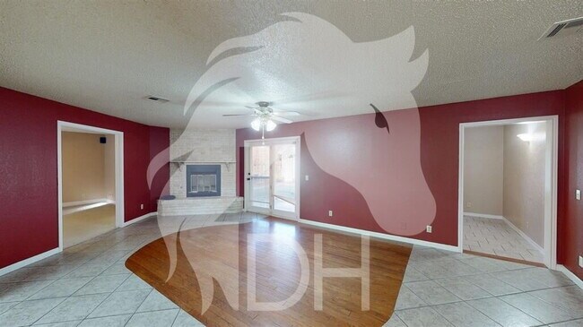Foto del edificio - "Charming 3-Bed Home  in Woodward!"