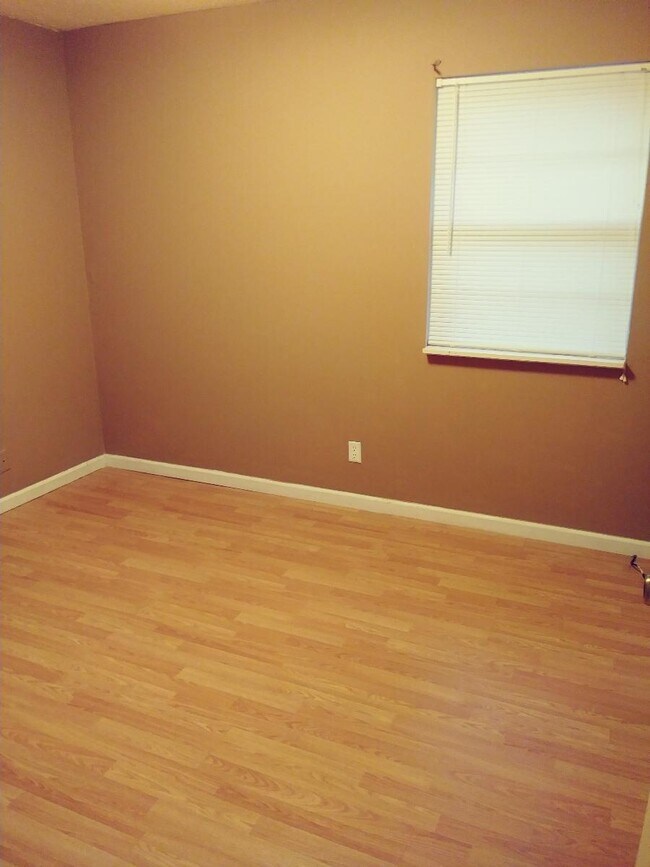 Master Bedroom - 708 Jones St