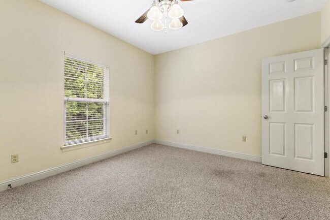 Building Photo - 928 Jefferson Dr.