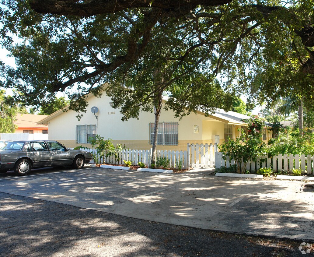 Primary Photo - Angel Apartments