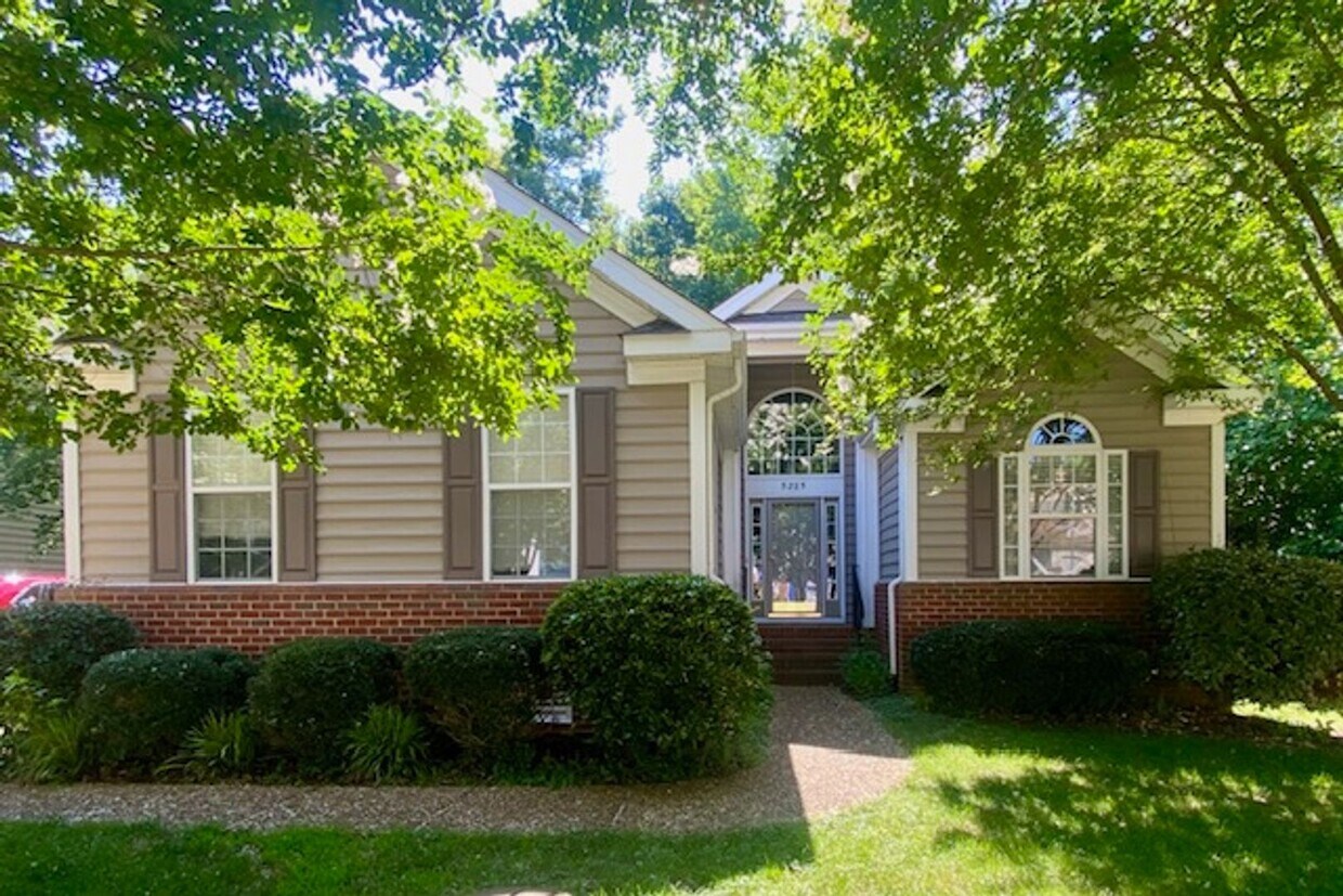 Primary Photo - Single Family home in Lake Powell Forest! ...