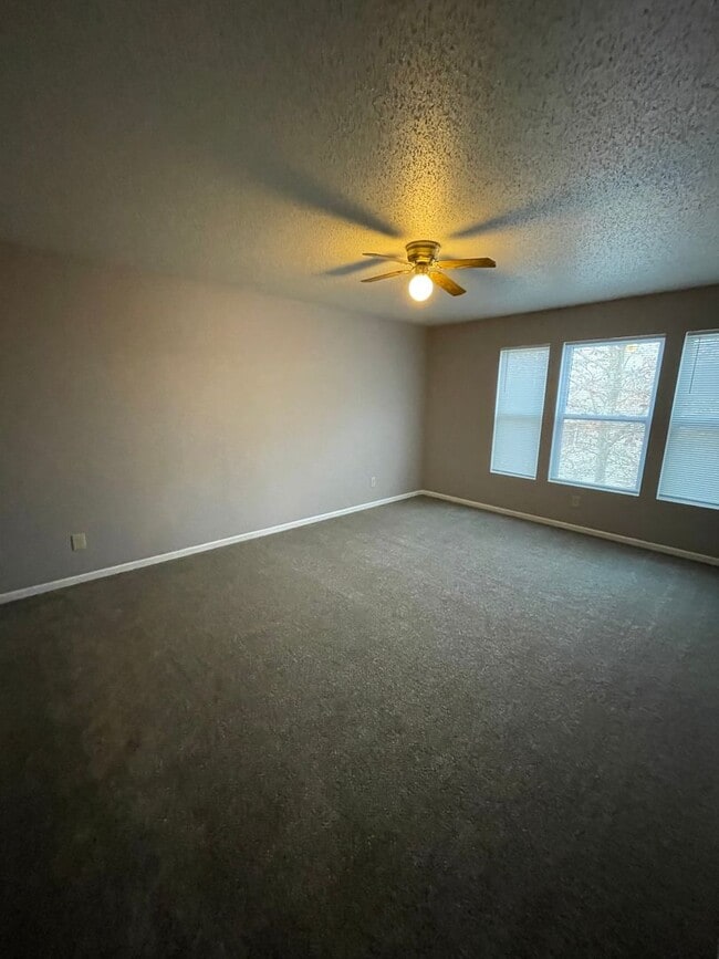 Foto del edificio - Franklin Twp - 3 BR 2 story