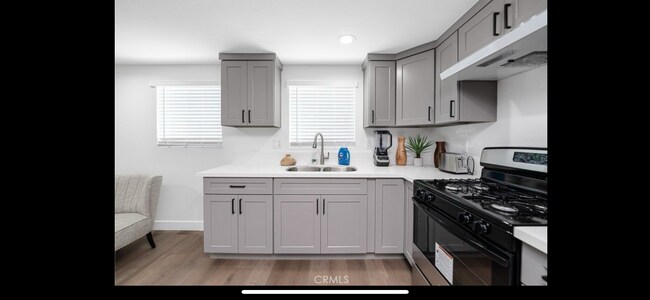 Foto del edificio - 1044 W 84th Pl