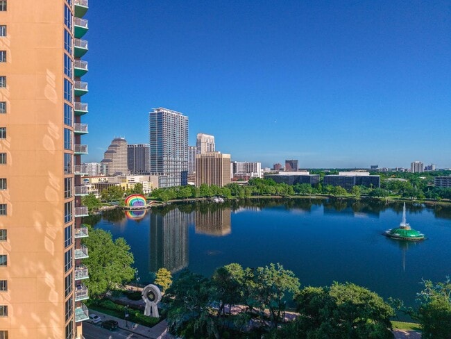 Foto del edificio - “Luxury, Location, Lifestyle — All at The ...