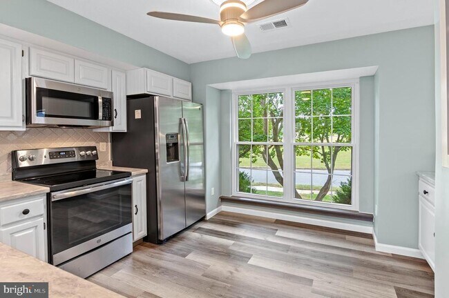 Foto del edificio - 689 Clearview Ave