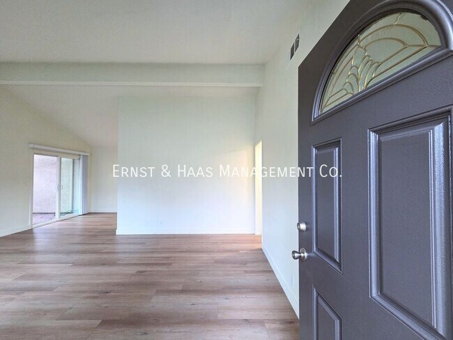 Foto del edificio - 12512 Cuesta Dr