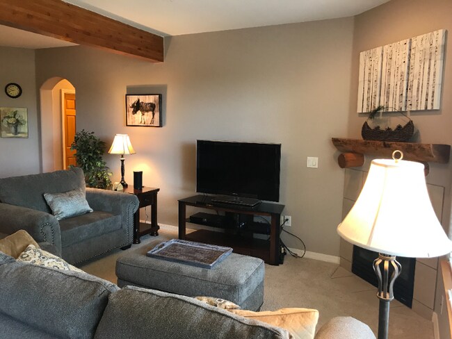 Building Photo - 5220 Boardwalk Dr