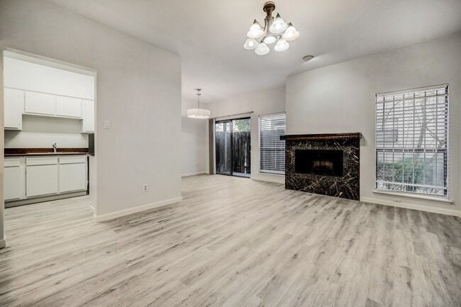 Building Photo - 1818 Augusta Dr