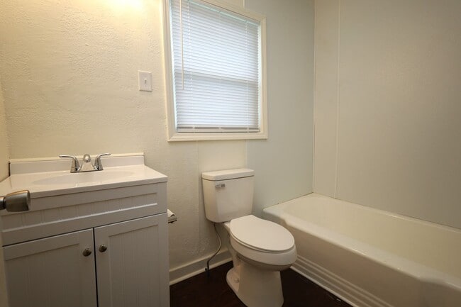 Building Photo - 1705 Clover Dr