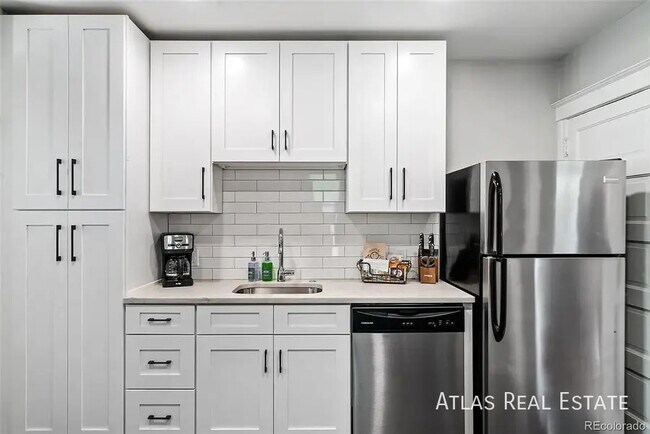 Foto del edificio - 480 N Washington St