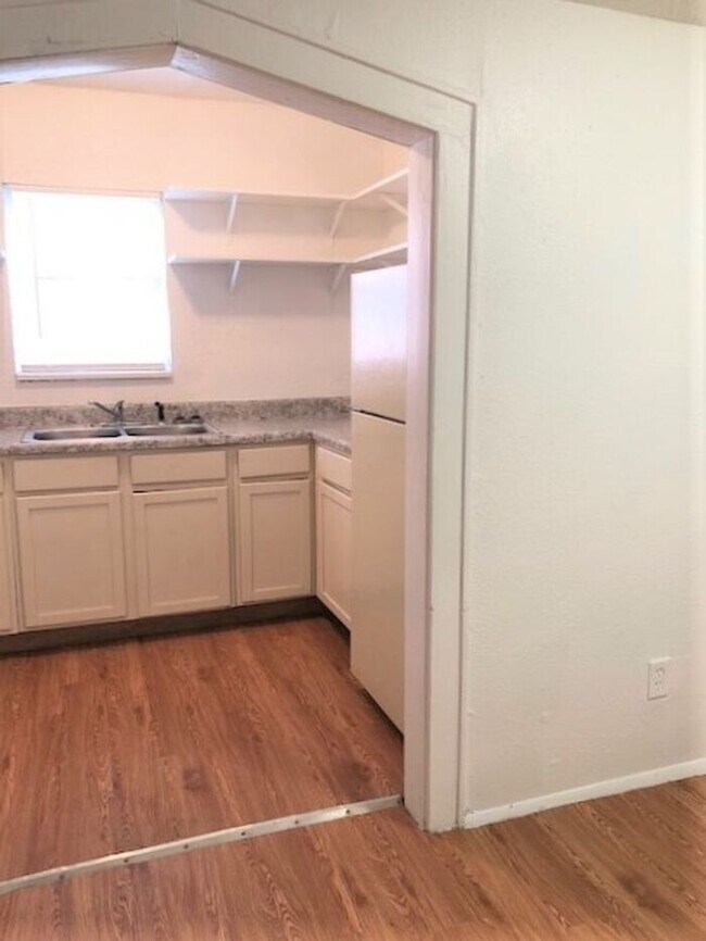 Foto del edificio - 1 BED 1 BATH COLLEGE HILL ADDITION