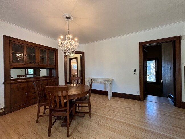 Foto del edificio - 614 5th St NE