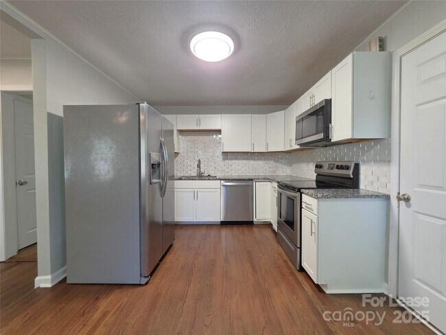 Building Photo - 305 Amber Ct SW