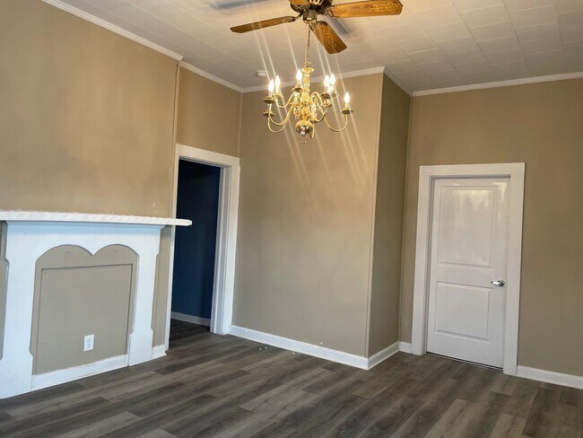 Building Photo - 2 Bed, 1 Bath home, Small pets OK! $1,000 ...