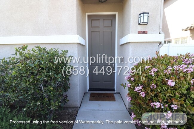 Building Photo - 2 Bed, 2 Bath Condo w/ Attached 2 Car Gara...