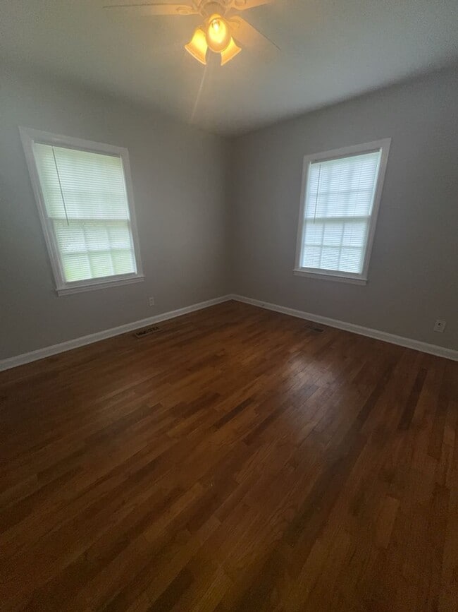 Building Photo - 3111 Avon Dr