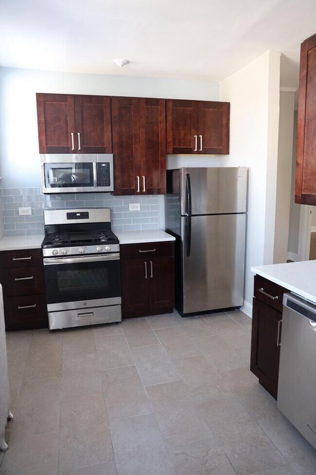 Foto del edificio - East Edgewater One Bed/One Bath ~ Heat Inc...