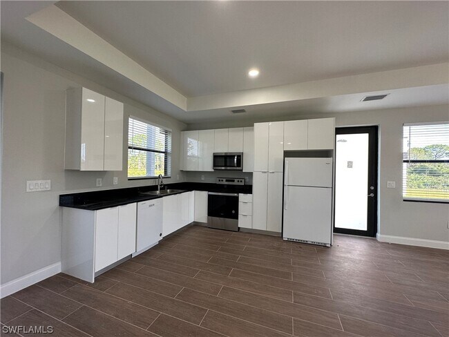 Building Photo - 681 Windermere Dr