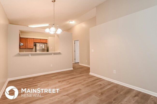 Foto del edificio - 12595 Ashmore Green Dr N