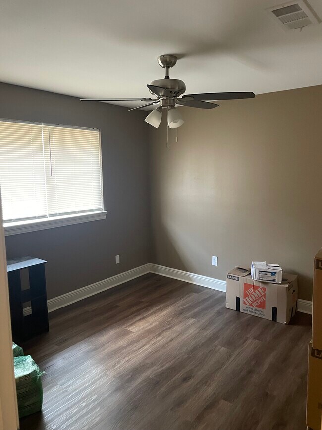 Dormitorio - 2621 Tupelo St