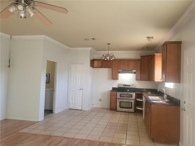 Photo - 1148 Lochlomand Dr House