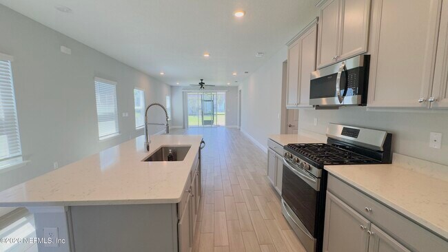 Building Photo - 70 Killarney Ave