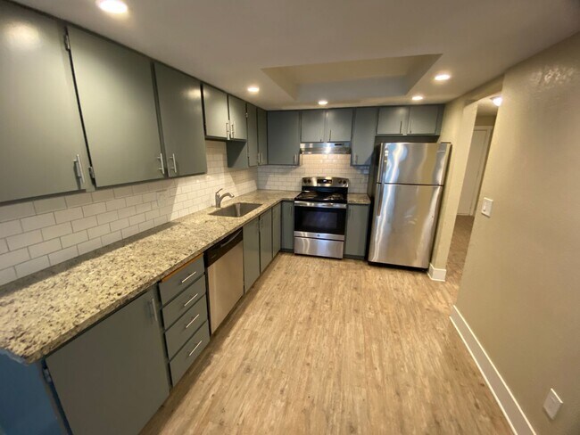 Foto del edificio - Open Concept Townhome with Balcony