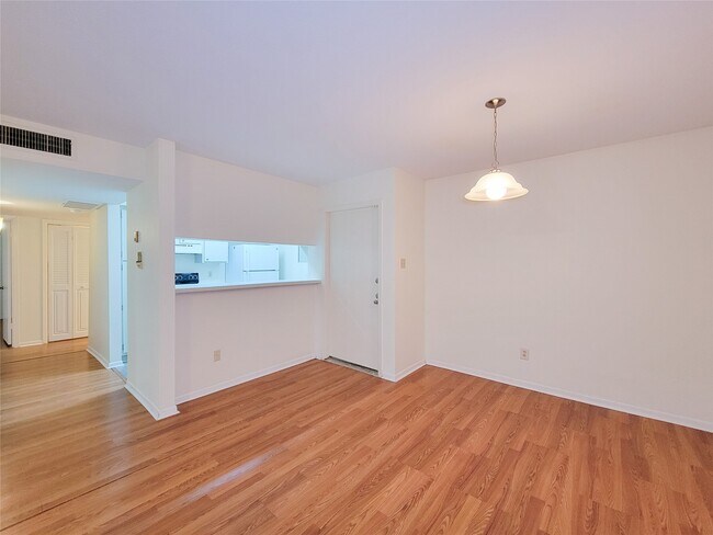 Foto del edificio - 8435 Hearth Dr