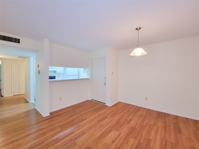 Building Photo - 8435 Hearth Dr