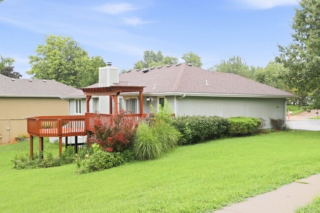 Building Photo - 3611 SW Red Hawk Ct