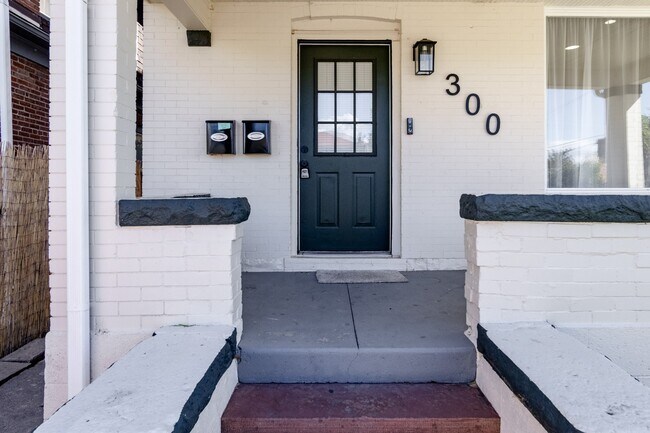 Foto del edificio - Stunning Remodeled Patio Home in Baker – 3...