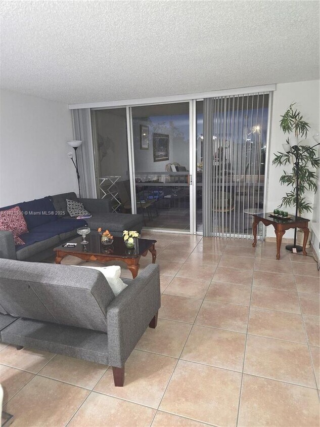 Foto principal - 10425 SW 112th Ave