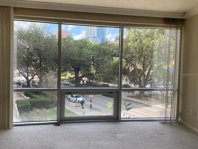 Foto del edificio - 322 E Central Blvd