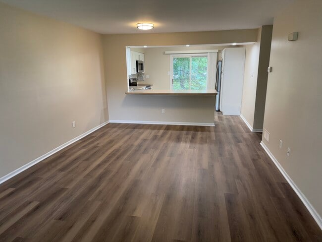 Building Photo - 565A Thrush Ct