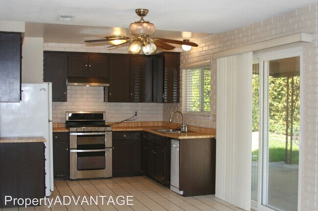 Foto del edificio - 3 br, 2 bath House - 2885 Westridge Rd.
