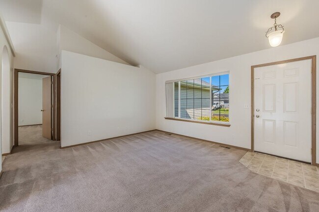 Building Photo - 3 bed 2 bath Rancher by Post Falls High Sc...
