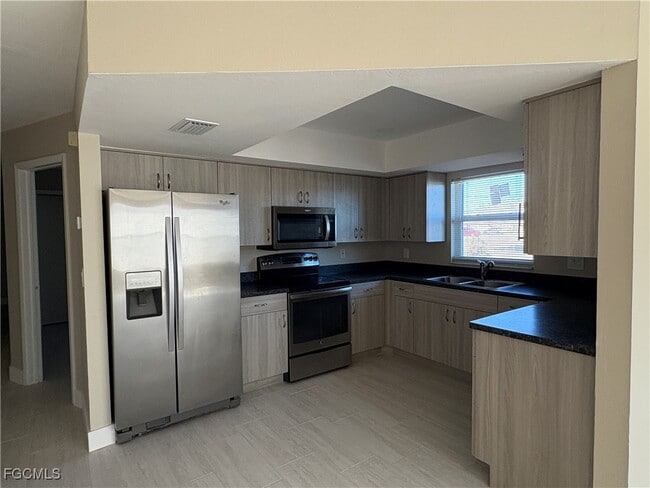 Building Photo - 3608 SW 7th Pl