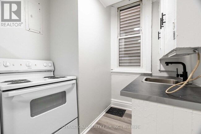 Photo du bâtiment - 221 Hamilton Rd