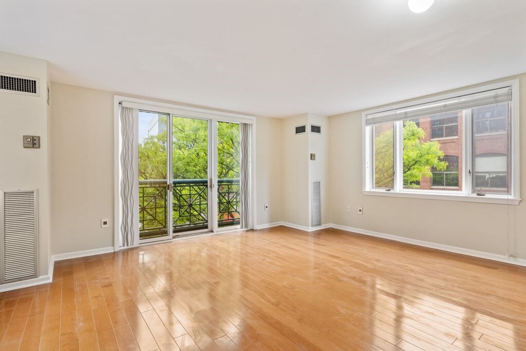 Primary Photo - 10 Rogers St