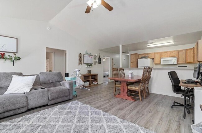 Foto del edificio - Duplex close to post