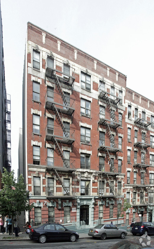 Building Photo - 179 E 100th St