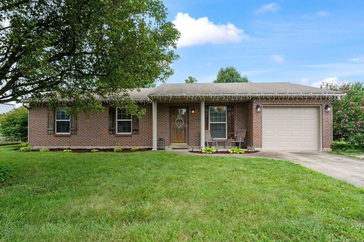 Foto principal - 3 Bedroom 1 1/2 Bath Home for Rent in Charlestown Indiana