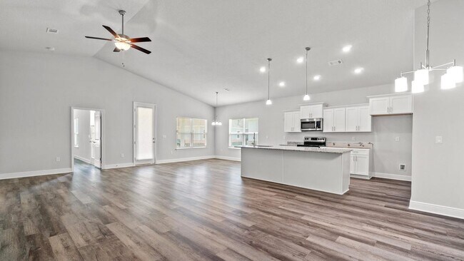Foto del edificio - 215 Speckled Trout Ln N