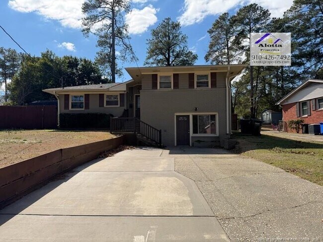 Foto del edificio - 1817 McGougan Rd