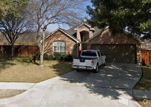 Building Photo - 2901 Osage Ln