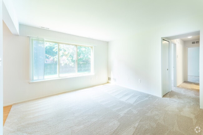 2 BR, 1 BA - 900 SF - Ashbury Place Apartments