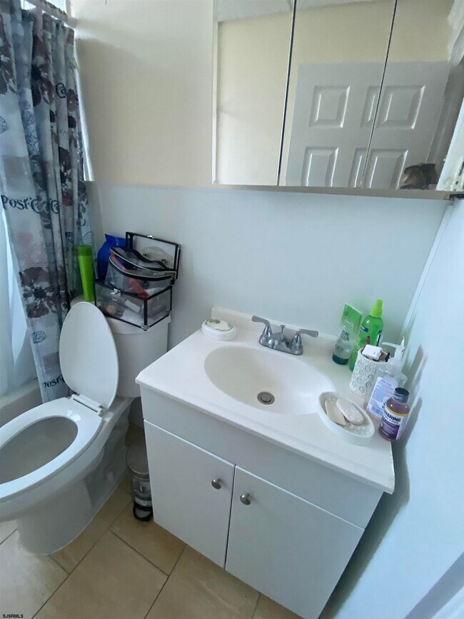 Foto del edificio - 2 S Bartram Ave