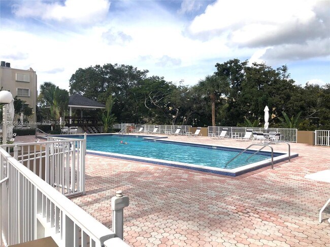 Foto del edificio - 7755 SW 86th St