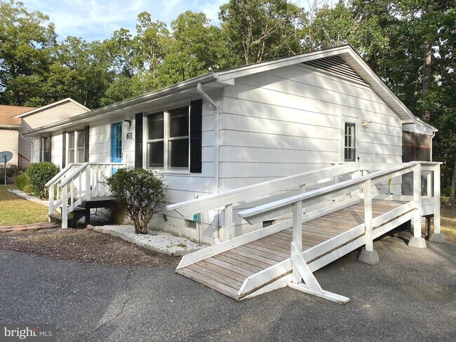 Foto del edificio - 611 Yorktown Blvd