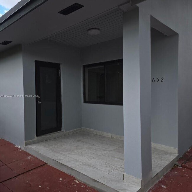 Foto del edificio - 3652 NW 5th St